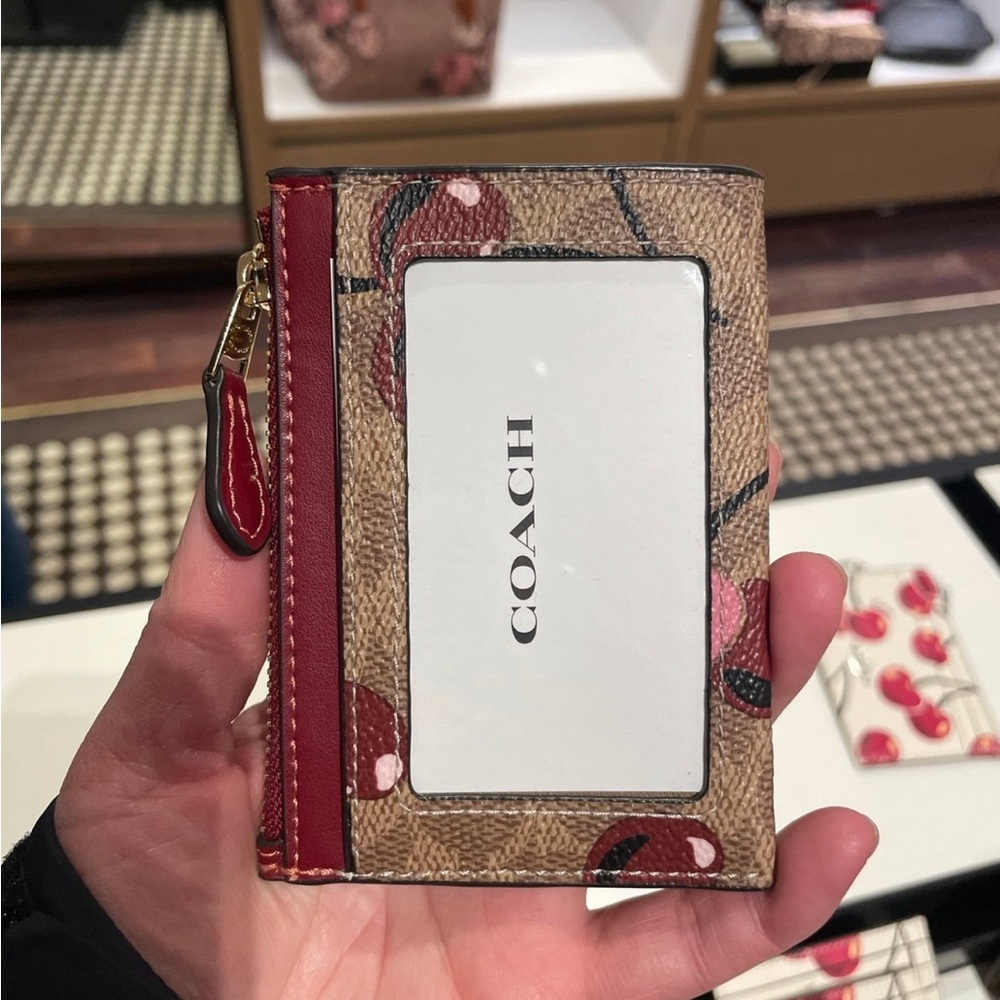NWT！COACH MINI SKINNY ID CASE IN SIGNATURE WITH CHERRY PRINT（COACH CZ462） - Picture 2 of 3